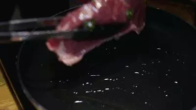 學會12個煎牛排技巧，你就可以PK米其林大廚！
