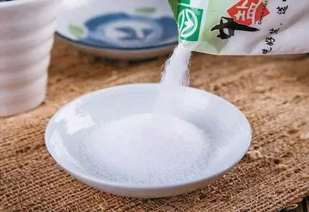低鈉鹽、加碘鹽、無碘鹽,最應該吃哪種?很多人吃錯了,後果嚴重