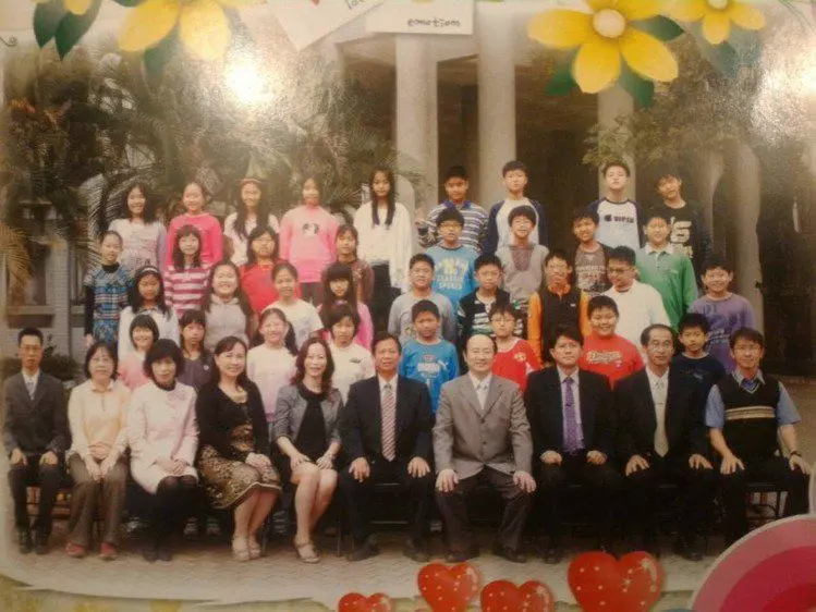 女大十八變!周子瑜國小畢業照曝光「全班最黑」 網友評價不一:確定沒人造?