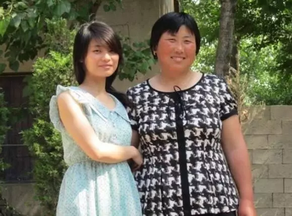 出遠門後我回家,發現婆婆失蹤3天,聞到廁所怪味,推開門我愣了