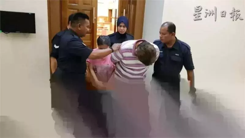 10歲男童遭雙親虐打身亡,身上布滿瘀青傷痕!