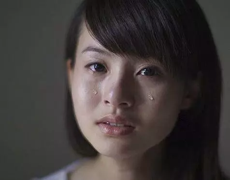 60歲母親要改嫁,我賭氣3年不歸,母親臨終說一秘密,我才知隱情