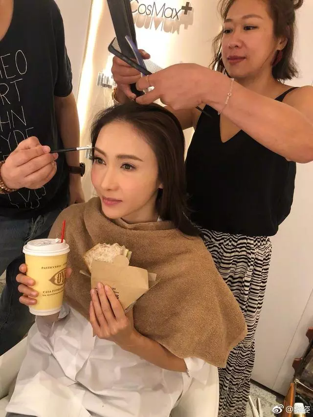 51歲的周慧敏嫩得發光?47歲的黎姿也少女感爆棚啊!