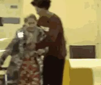 葉倩文照顧90歲老母親畫面感人,網友讚嘆:娛樂圈絕世孝女!