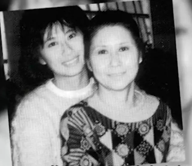 葉倩文照顧90歲老母親畫面感人,網友讚嘆:娛樂圈絕世孝女!