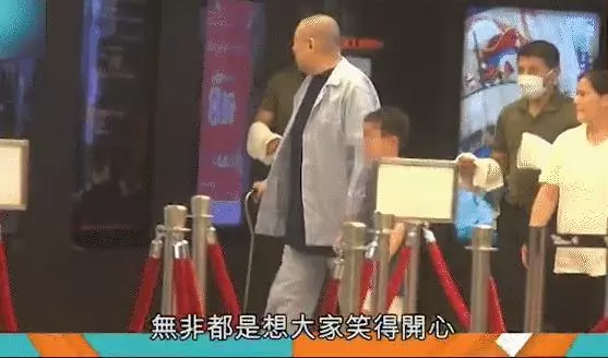 港媒曝大劉15歲女兒近況,長得亭亭玉立,與親媽呂麗君一同出門!