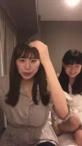 正妹偶像玩直播!結果意外有福利, 網:太不小心了 -