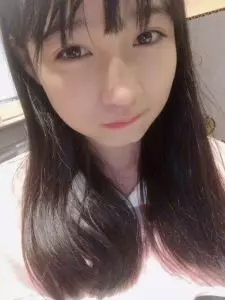 正妹偶像玩直播!結果意外有福利, 網:太不小心了 -