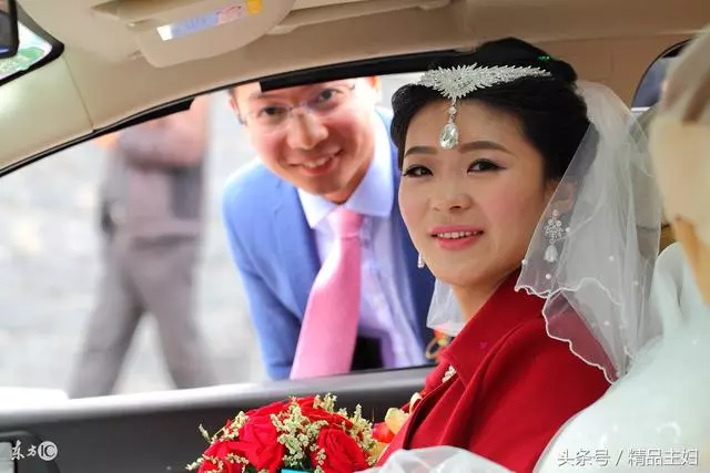 頭胎兒子,婆婆逼生二胎,獎勵20萬,結果來了三個孫子,一下傻眼