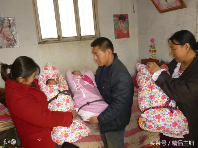頭胎兒子,婆婆逼生二胎,獎勵20萬,結果來了三個孫子,一下傻眼