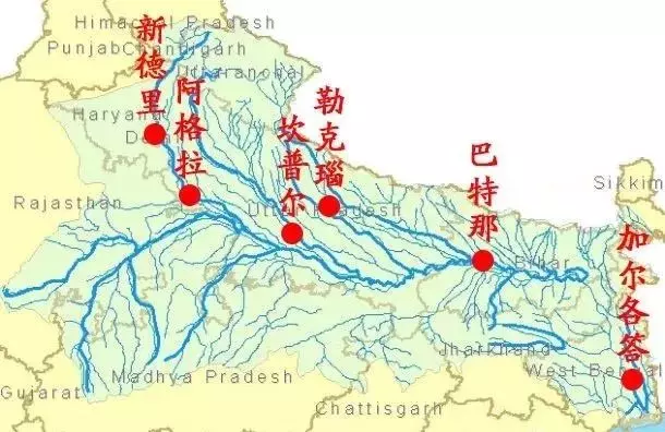 飄著屍體的恆河水到底有多髒?一名美國人喝完後病倒三個月