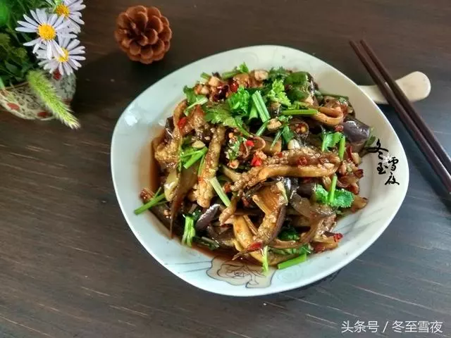 這樣做茄子不用炒,不用炸,吃起來特下飯,做法特簡單還健康