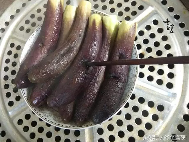 這樣做茄子不用炒,不用炸,吃起來特下飯,做法特簡單還健康