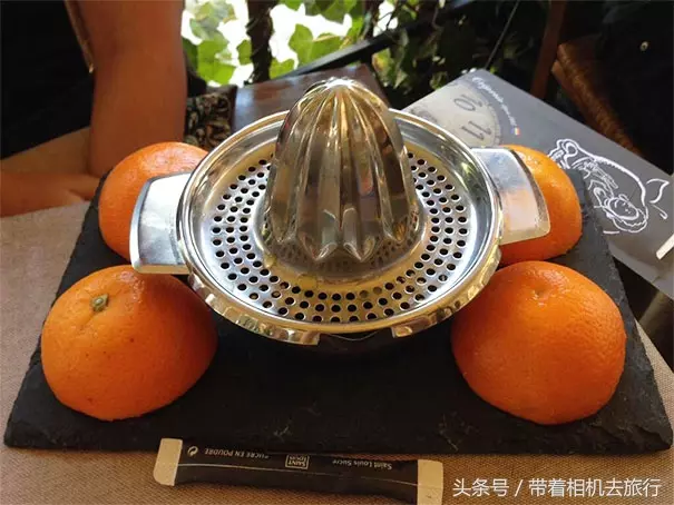 請同學幫忙裝營養午餐! 回到座位驚見「超狂神擺盤」....哪裡來的法式料理啊?