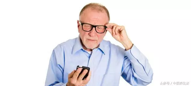 甩掉「老花眼」,這2個穴位,每天捏3下,90歲眼不花,看得清