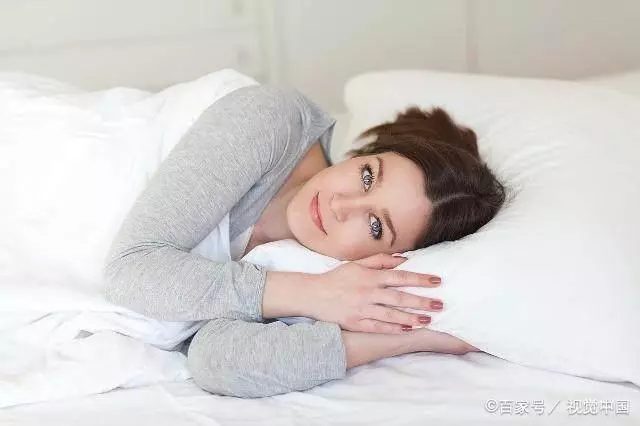 睡前黃金5分鐘,一個簡單動作,比吃補藥還養人!(早看早受益)