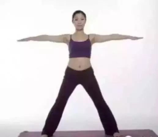 經常這樣舉起手,六經通暢氣血旺