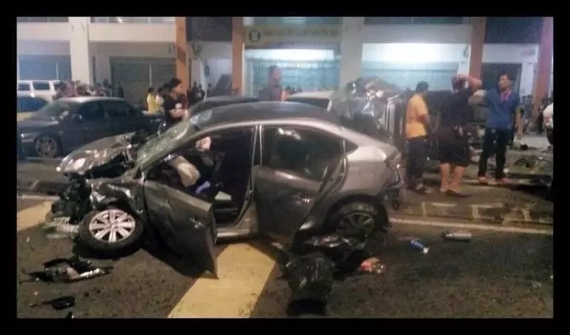 女子疑酒駕肇禍毀巴士2轎車撞死4男
