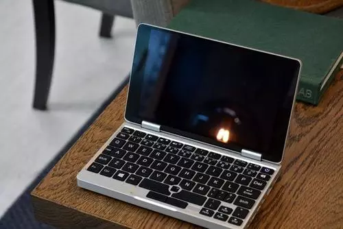 只有巴掌大小的win10筆記本:它能玩主流電腦遊戲嗎?