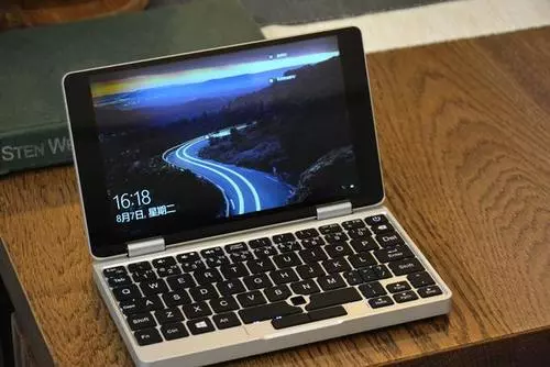 只有巴掌大小的win10筆記本:它能玩主流電腦遊戲嗎?
