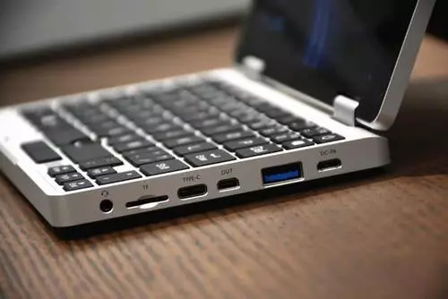 只有巴掌大小的win10筆記本:它能玩主流電腦遊戲嗎?