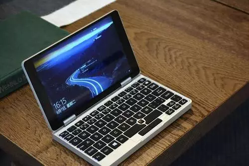 只有巴掌大小的win10筆記本:它能玩主流電腦遊戲嗎?