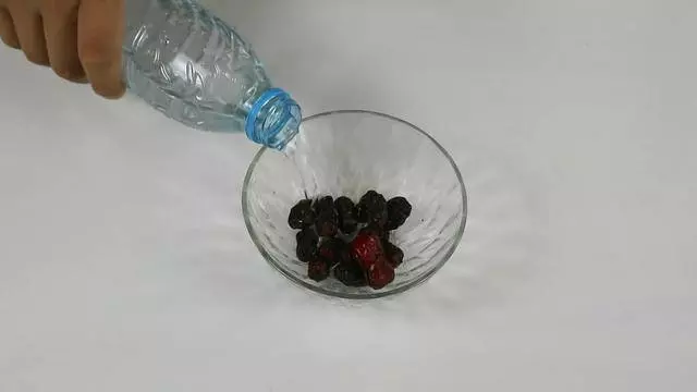 清水洗也一樣骯髒!真沒想到【紅棗】原來這麼髒!教你只要30秒就能徹底的清洗乾淨!