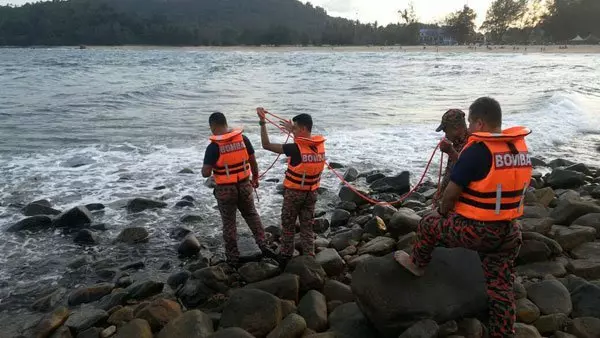海邊玩水遭大浪捲走3少年失蹤