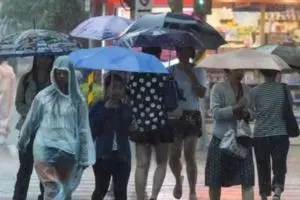 海邊玩水遭大浪捲走3少年失蹤