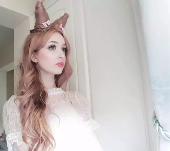 「英國真人娃娃」身材超好卻找不到男友!結果一卸妝…網友排隊跪求交往!