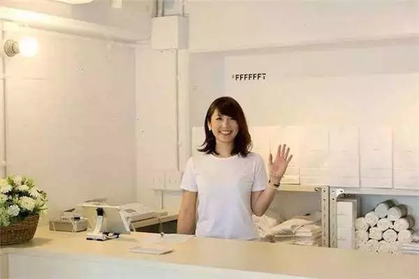 只賣「白色素T恤」的日本小店人氣超高 白T控就算排隊也要朝聖