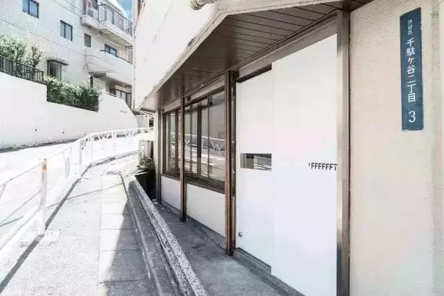 只賣「白色素T恤」的日本小店人氣超高 白T控就算排隊也要朝聖