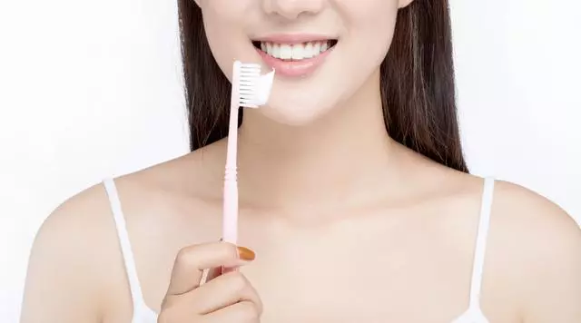 提醒:刷牙時不注意這4點,遲早會讓自己「一口爛牙」!