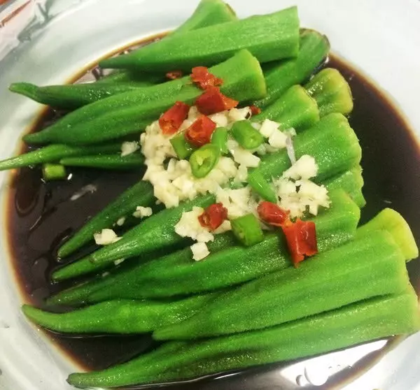 白灼「秋葵」時 用冷水還是熱水?我總是弄錯,難怪不脆嫩
