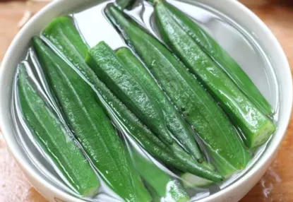 白灼「秋葵」時 用冷水還是熱水?我總是弄錯,難怪不脆嫩