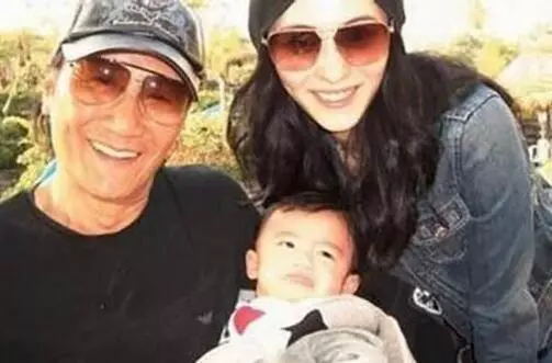 張柏芝帶兒子理髮後神似謝霆鋒,兒子卻這樣形容父親!謝賢聽後老淚縱橫!