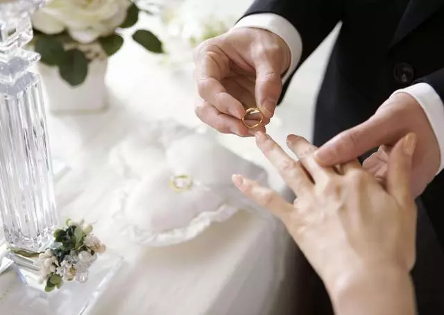 借房給小叔子結婚,他生兒子我去看望,回來後我找人換了門鎖
