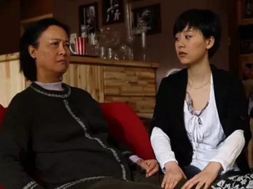 婆家拆遷,我到娘家坐月子,和老公視頻,聽到裡面的對話我怔住