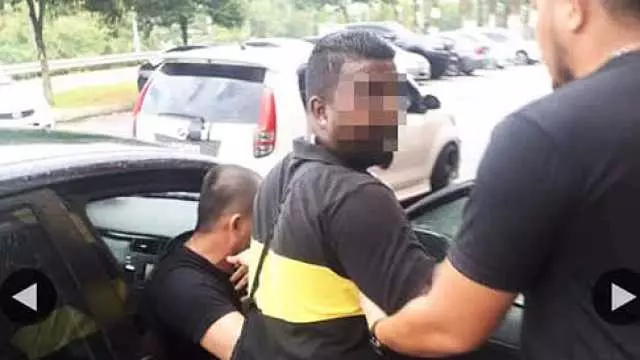 吉隆坡:警方逮捕阻礙拖車男子,證實:是公務員,非警察!