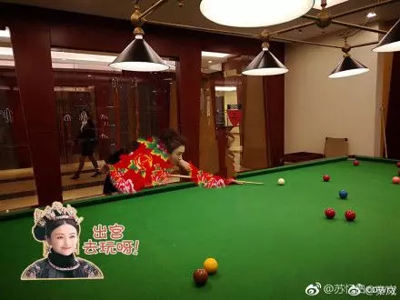 流鼻血了!『富察皇后』領便當後曬好身材打桌球!(♡∀♡)網友:皇后娘娘,快把衣服穿好!