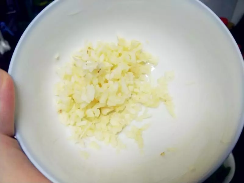 炒荷蘭豆時,很多人省去了「這一步」,難怪炒的不好看更不好吃!