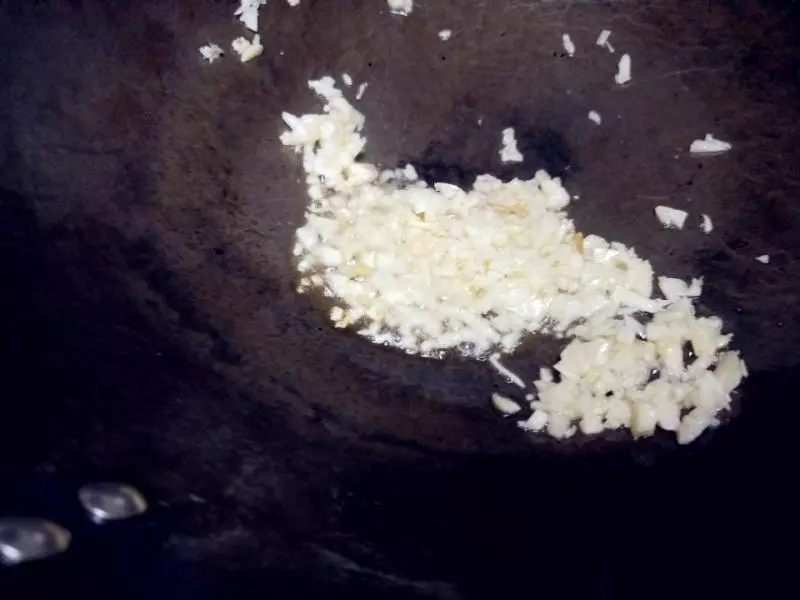 炒荷蘭豆時,很多人省去了「這一步」,難怪炒的不好看更不好吃!