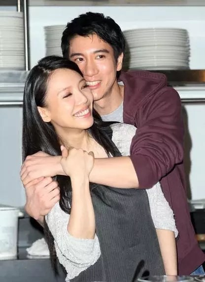 【王力宏的兒子出生了!】在 IG 曬出「三人合照」Sweet到爆?還留言公開 "情敵" 的名字~