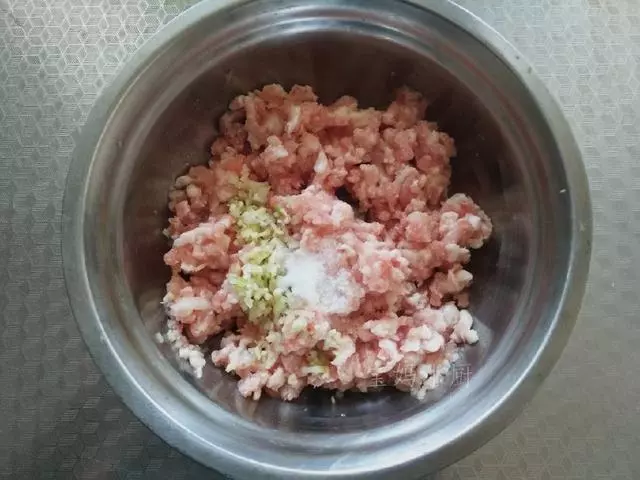5塊錢的茄子做了茄盒,一上桌就被吃光了,簡單易學,非常好吃