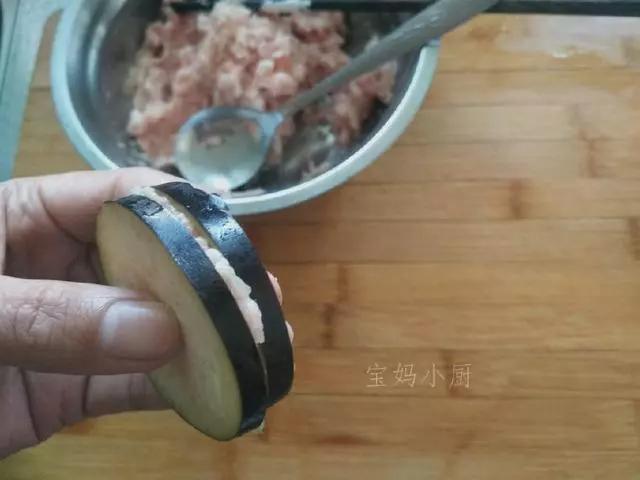 5塊錢的茄子做了茄盒,一上桌就被吃光了,簡單易學,非常好吃