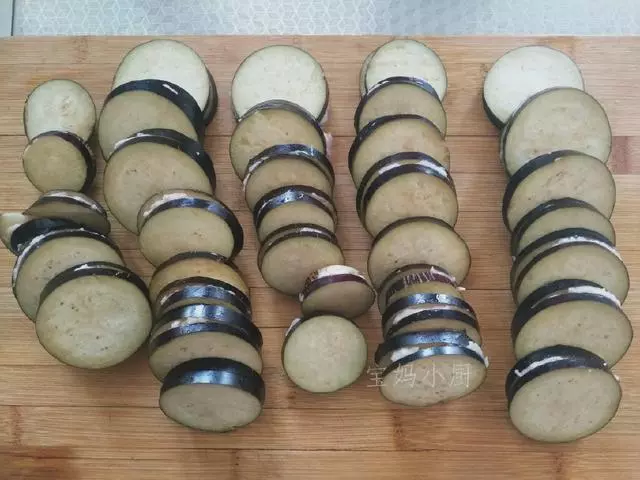 5塊錢的茄子做了茄盒,一上桌就被吃光了,簡單易學,非常好吃