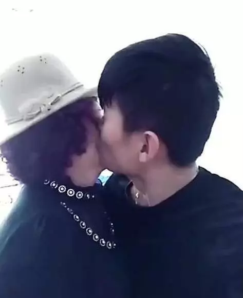 20歲男生戀上56歲日本大媽,笑稱同居生活很幸福,就是夜生活太豐富了!