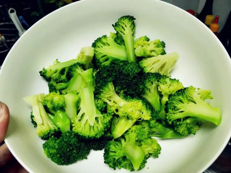 西蘭花和它是天生一對,這樣做營養翻倍更好吃,兒子每次都不夠吃!