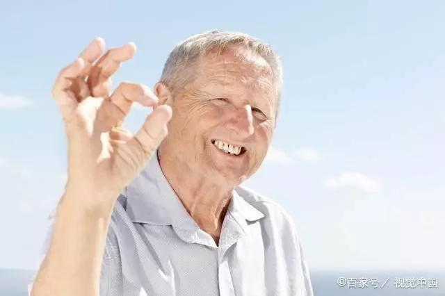 睡前黃金10分鐘,敲敲頭上這一穴,疏通「生命線」,長壽惹人羨!
