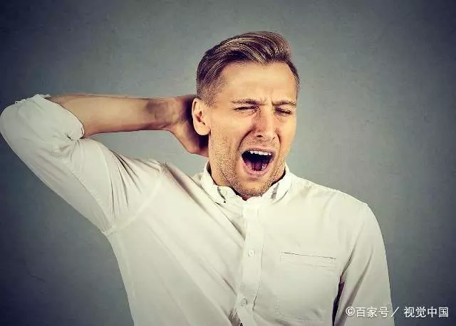 睡前黃金10分鐘,敲敲頭上這一穴,疏通「生命線」,長壽惹人羨!
